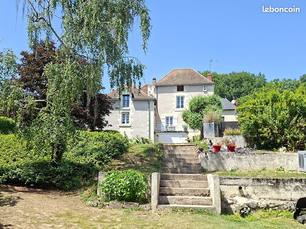 Maison 7 pièces 246 m² · à Dangé-Saint-Romain · 246 m² · 329 500 €