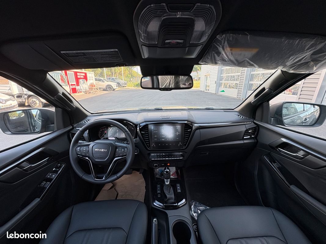 NEW ISUZU D-MAX NITRO SPORT SPACE 2.2L A/T 8 Rapports (image 8)