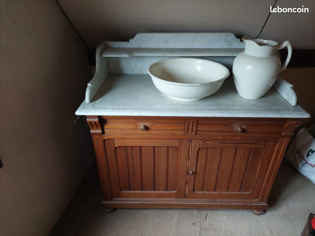 Meuble de toilette ancien avec accessoires (image 1)