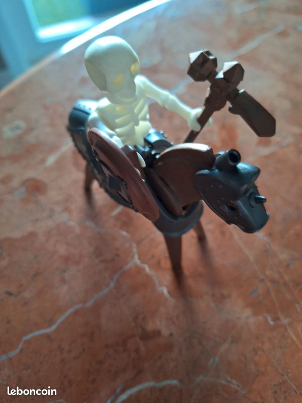 8 figurines + 2 chevaux chacun équipés de protection tête et corps soit 10 (image 12)
