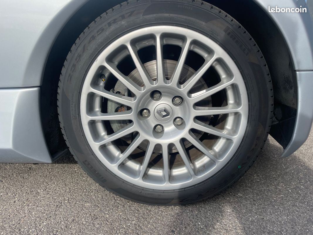 RENAULT CLIO 3.0 V6 Sport (image 10)