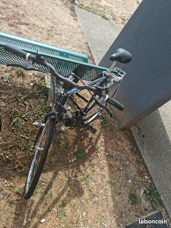 Vélo Decathlon Riverside 320 POUR PIÈCES (Cadre HS suite accident) (image 1)