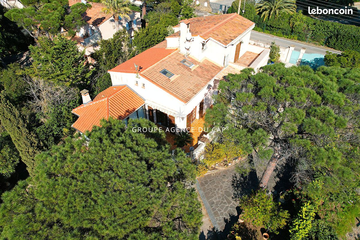 Maison 8 pièces 251 m² · à Roquebrune-sur-Argens · 251 m² · 1 090 000 €