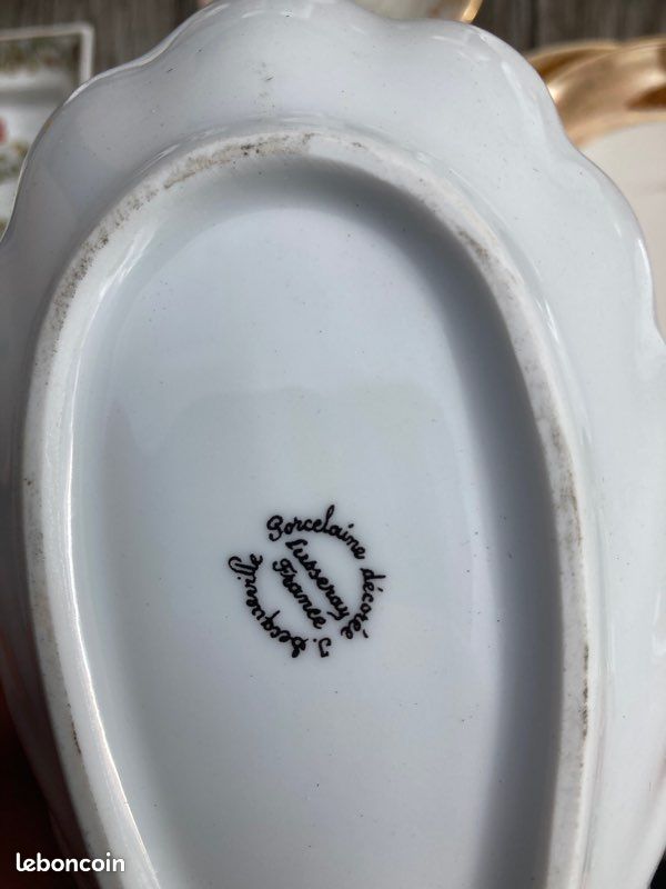 Grand lot de vaisselles et autres en porcelaine (image 10)
