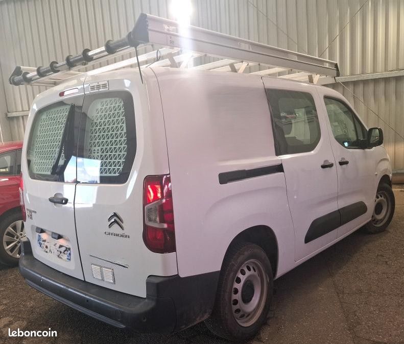 BERLINGO XL 100 CH cabine approfondie 5 places 55.958 km D'ORIGINE 15.825 ht (18.990 ttc) (image 2)