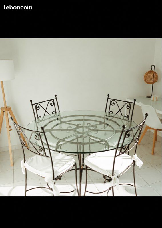 Urgent : Table + chaises (image 2)