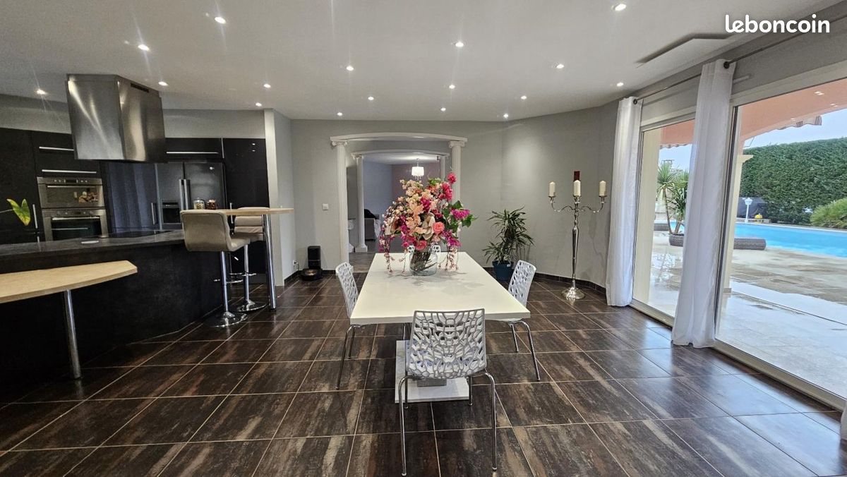 Villa 10 pièces 240 m² - La Lande-de-Fronsac 33240 (image 3)