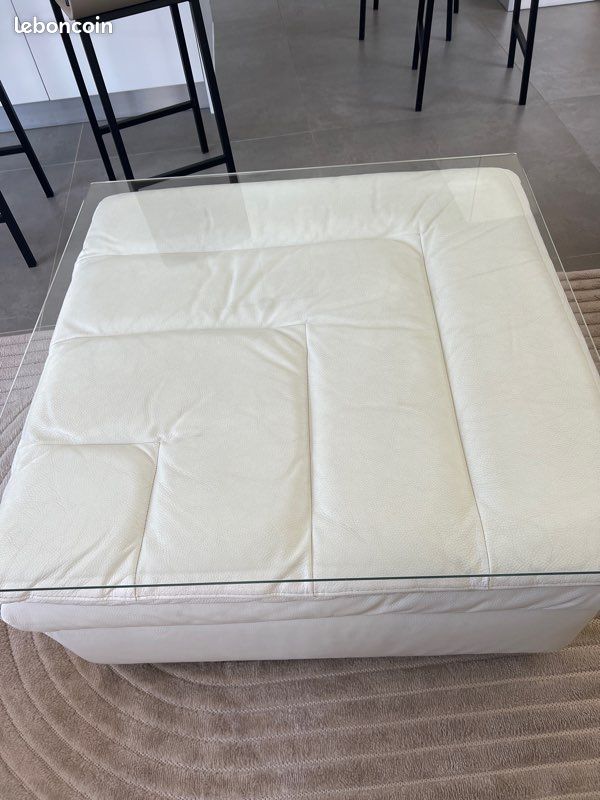 Pouf en cuir qui fait office de table basse (image 6)