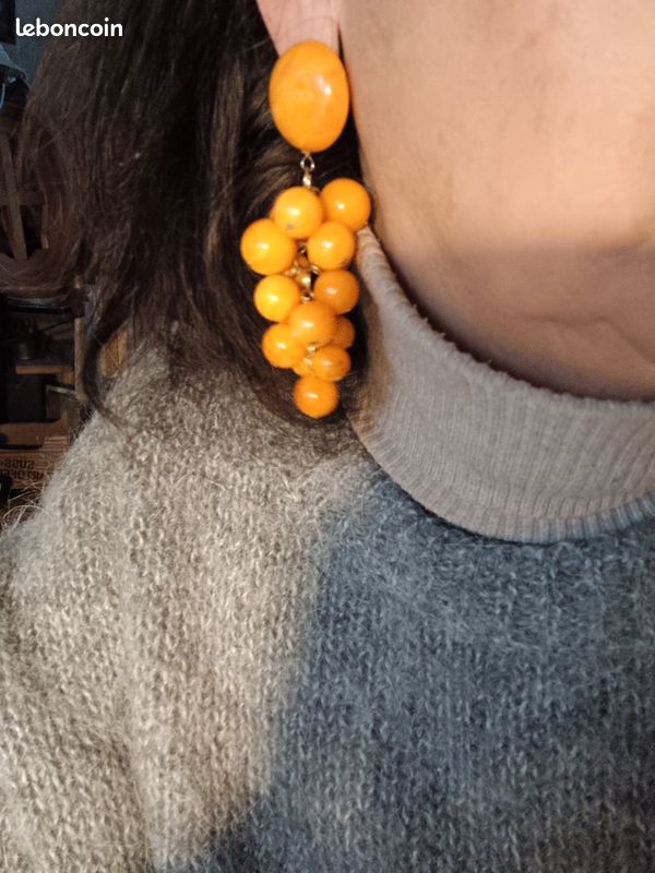 Boucles oreilles à clip bakélite orange. Forme de dôme. Année 30. Bijoux art déco. Bijoux vintage. Fashionista. - France