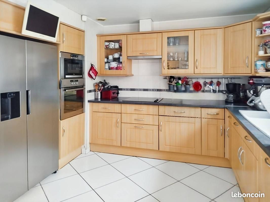 Maison 9 pièces 250 m² (image 2)
