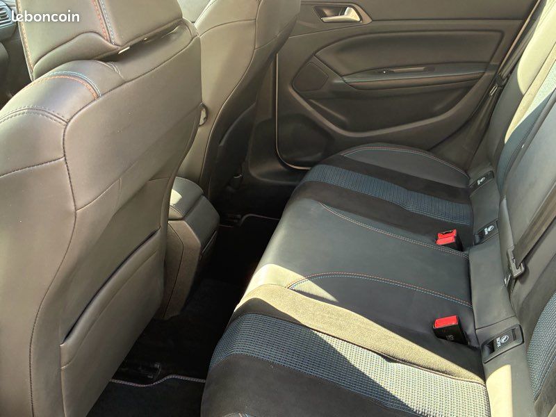 Peugeot 308 130ch Tech Edition 2018 (image 8)