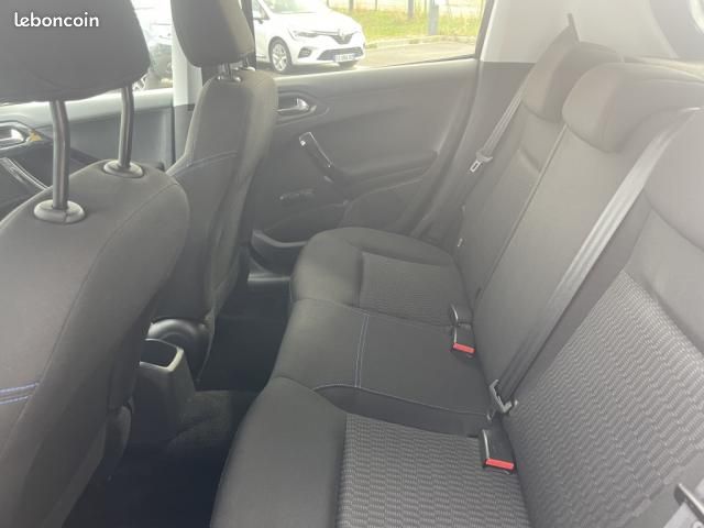 Peugeot 208 1.2 PureTech 82ch BVM5 Style (image 10)