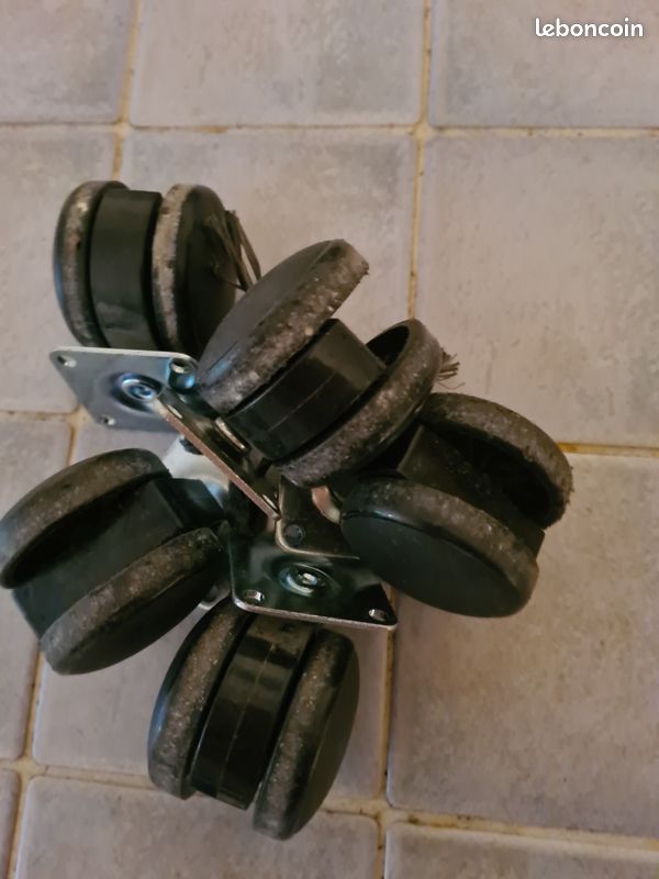 Roulettes pivotantes pour meuble (image 1)