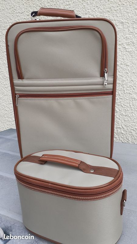 Valise + vanity (image 1)