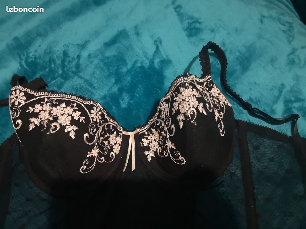 Guépière noire dentelle et detail rose etam 90C neuve (image 3)