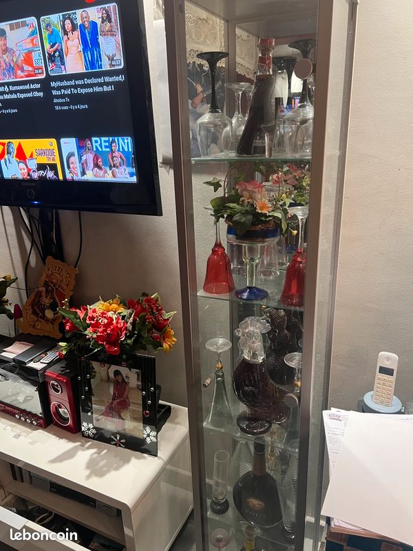 Vendre deux meubles en vitres gris (image 5)