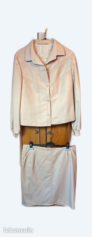 Costume de femme, taille 44, en lainage beige Vêtements