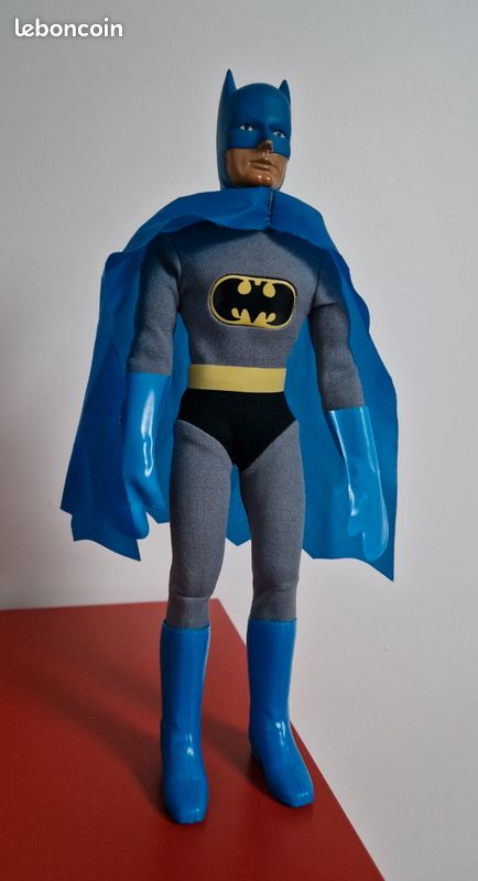 BATMAN poupée Mego 20 cm en vêtement tissus en blister scellé taille 20 cm