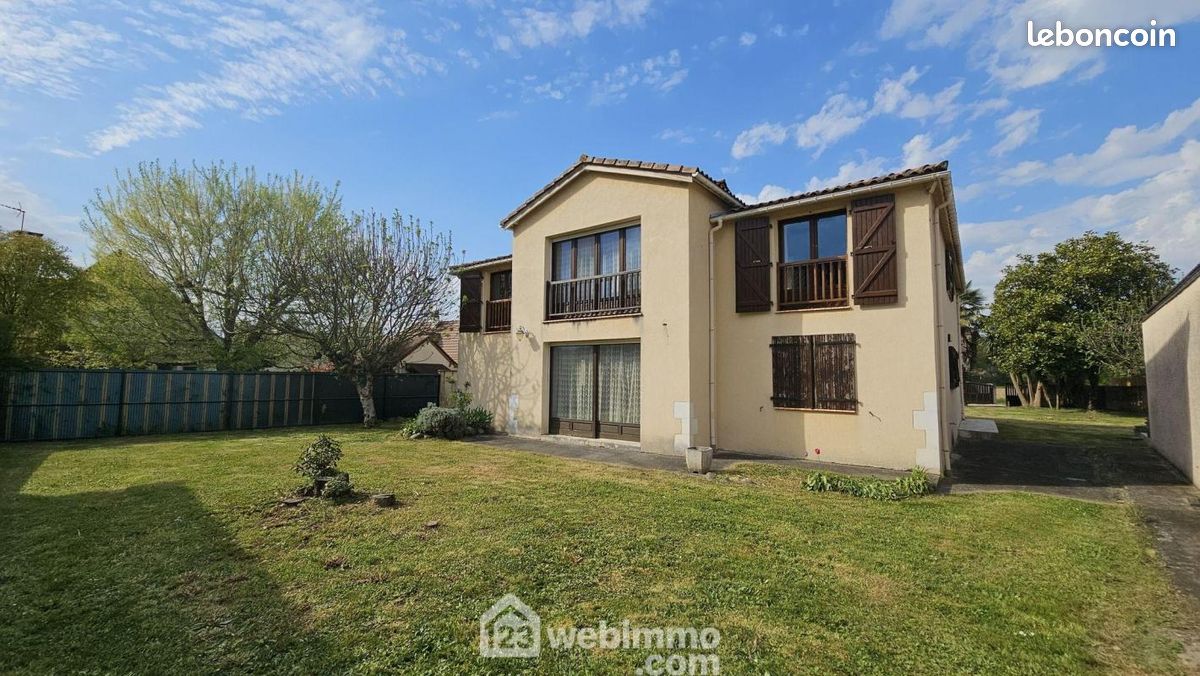 Maison 12 pièces 370 m² · à Idron · 370 m² · 350 000 €