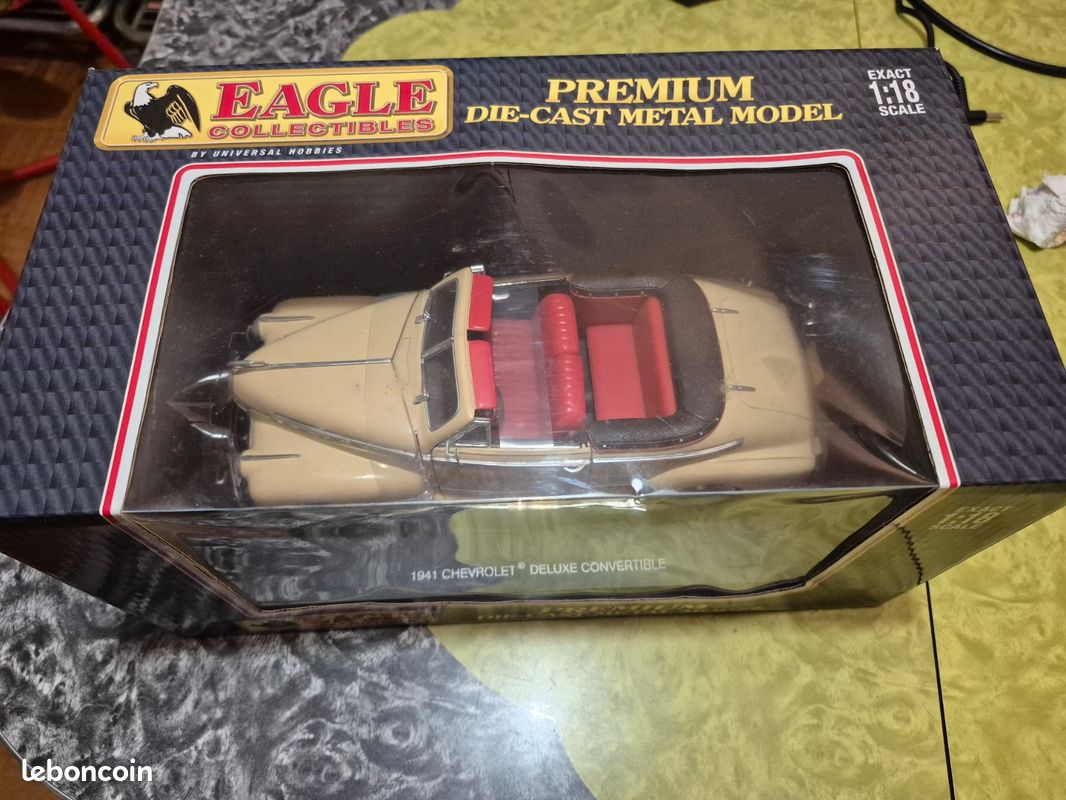 Chevrolet Deluxe Convertible – Universal Hobbies 1/18, Miniature En Boîte