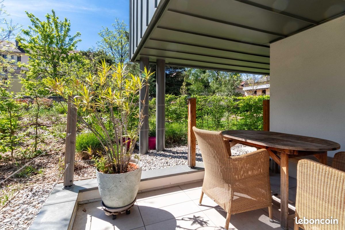 T3 confortable dans résidence de 2022 avec grande terrasse. Environnement verdoyant et calme en ville. Garage (image 13)