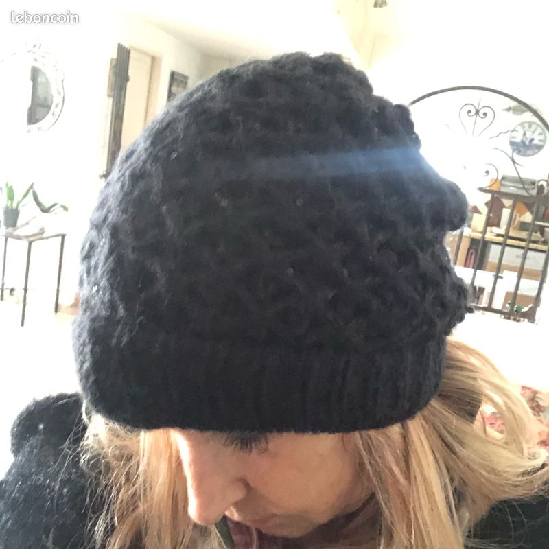 Bonnet (image 1)