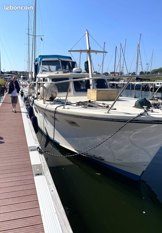 Bateau moteur 12m (image 3)
