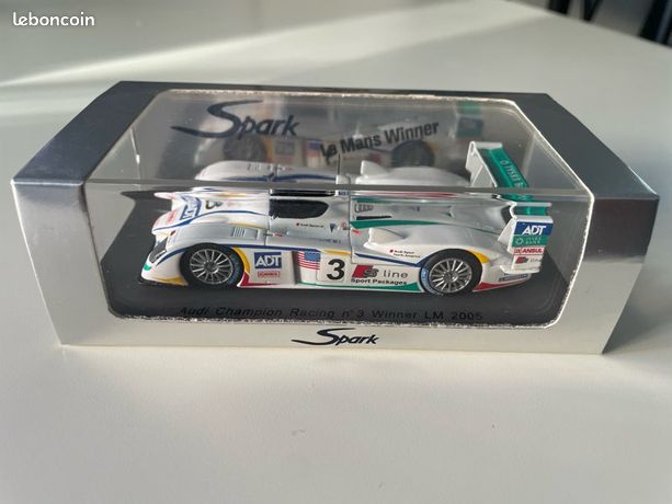 Spark S0674 Audi R8 #5 Winner Le Mans 2004 - Mint