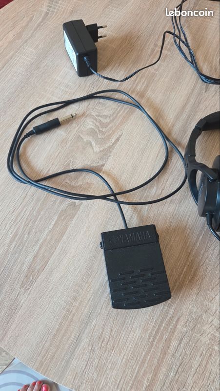Piano Yamaha p45 + stand et housse (image 4)