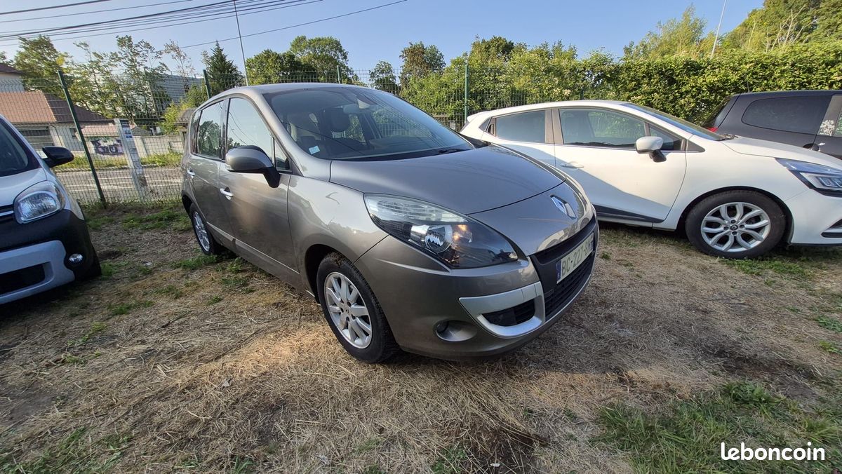 Renault Scenic III 1.5dci 110cv privilège (image 2)