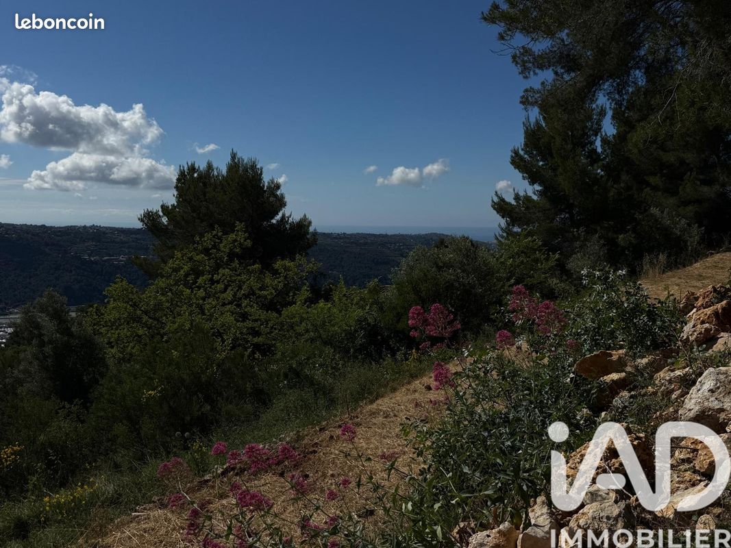 Terrain 1238 m² · à Carros · 1 238 m² · 230 000 €