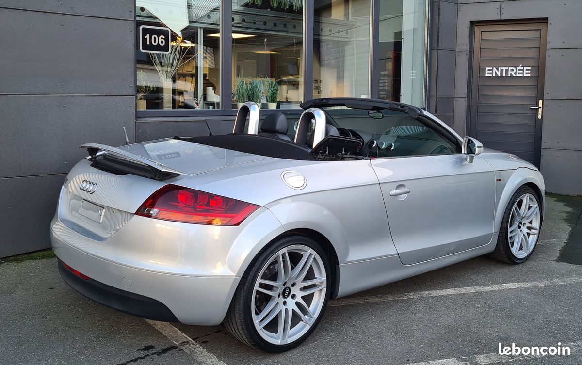 Audi TT Cabriolet S-line - 200cv (image 3)