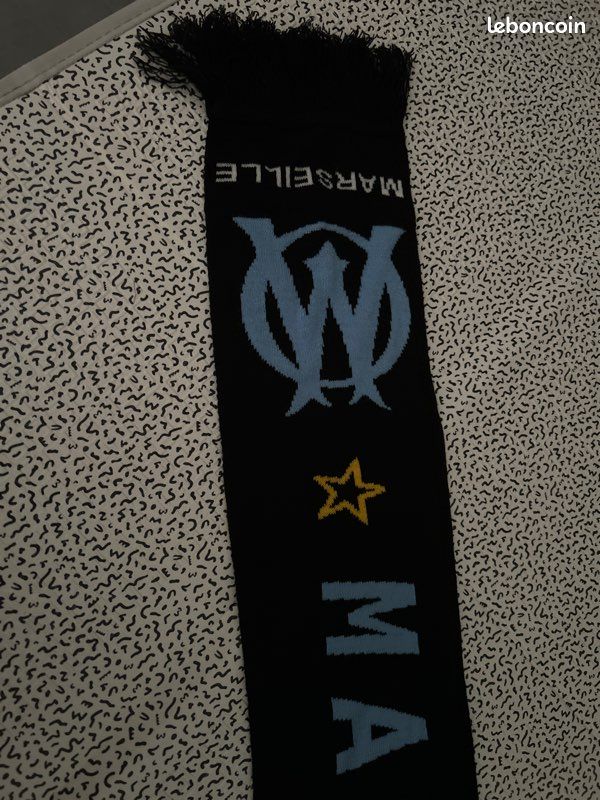 Énorme Lot D'écharpes De Supporter Olympique De Marseille - Ultras CU84 SW87 MTP