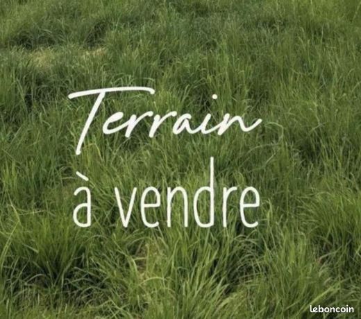 Terrain 1 050 m² Borderes