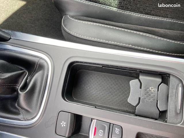Renault megane iv estate tce 130 zen 2016 (image 16)