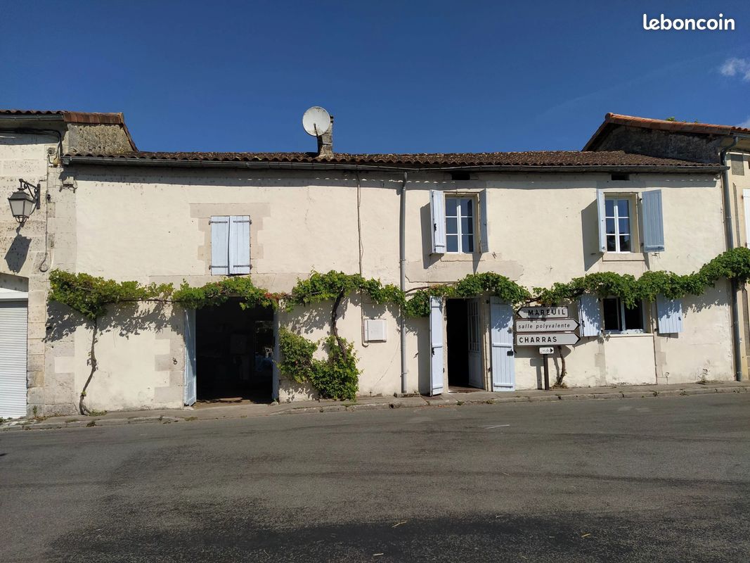 Maison 4 pièces 79 m² · à Combiers · 79 m² · 88 000 €