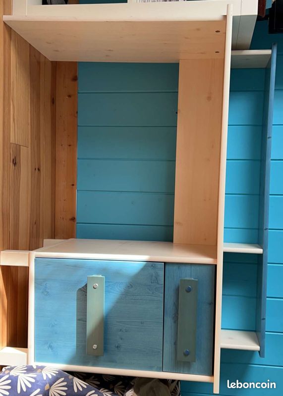 Bureau (image 1)