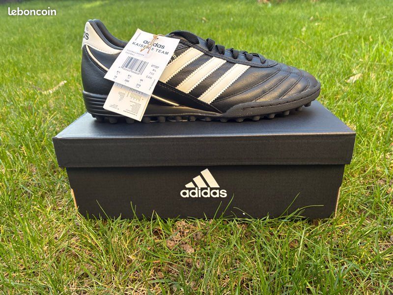 Chaussures de foot Adidas Kaiser 5 taille 44 (neuves) (image 1)