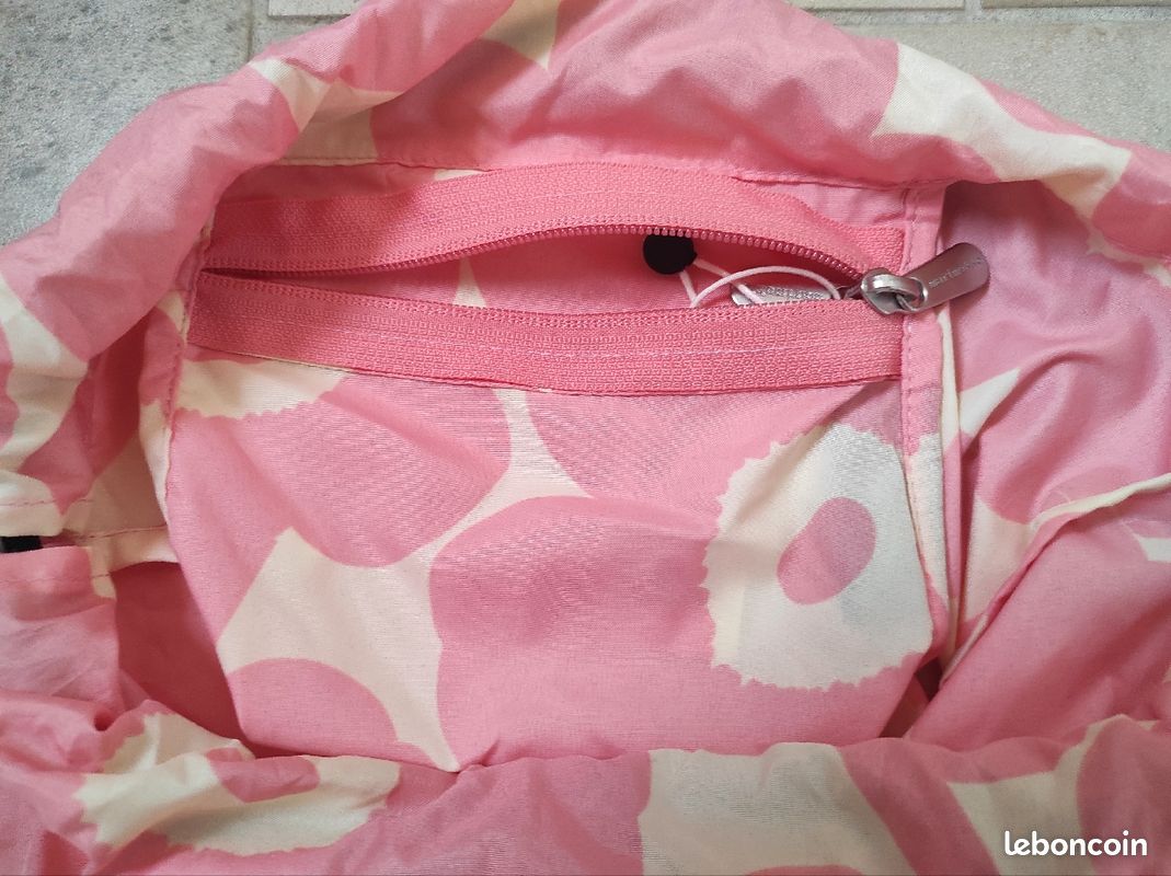 Petit sac à dos en polyester recyclé Marimekko pochette tissue