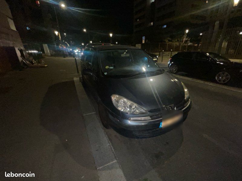 Renault 807 à réparer (image 1)