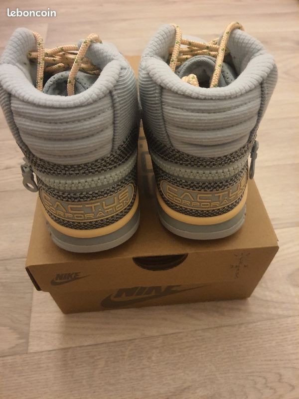 Air trainer nike travis scott Taille 36,5 neuf (image 2)