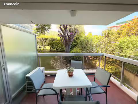 Appartement 1 pièce 25 m² · à Antibes · 25 m² · 920 €