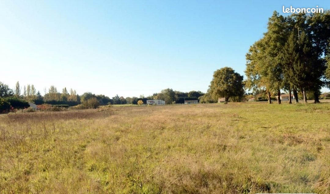 Terrain constructible zone AU · à Ménesplet · 100 000 €