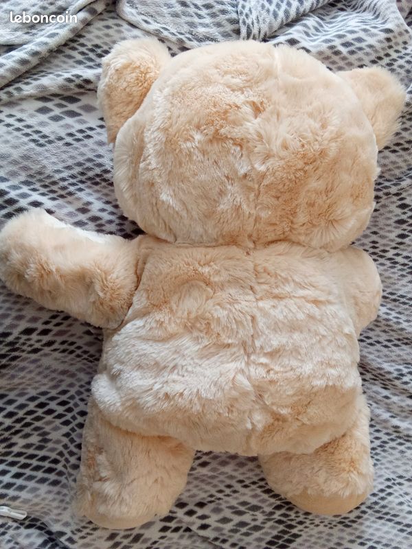 Très bel ours de la marque Boulgom il est gros en format couleur crème miel les photos reflètent bien la couleur son prix tient compte de son état encore tout doux vintage ancien collectionné (image 4)