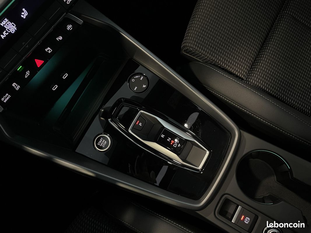 AUDI A3 Sportback TFSI e Hybride rechargeable 204 S tronic 6 S line (image 10)