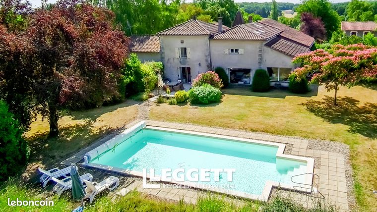 Maison 12 pièces 365 m²
