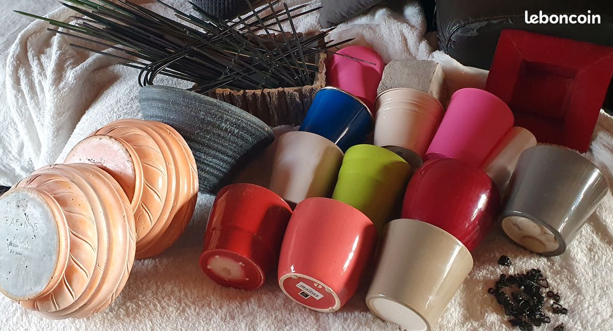 Caches pots (image 1)
