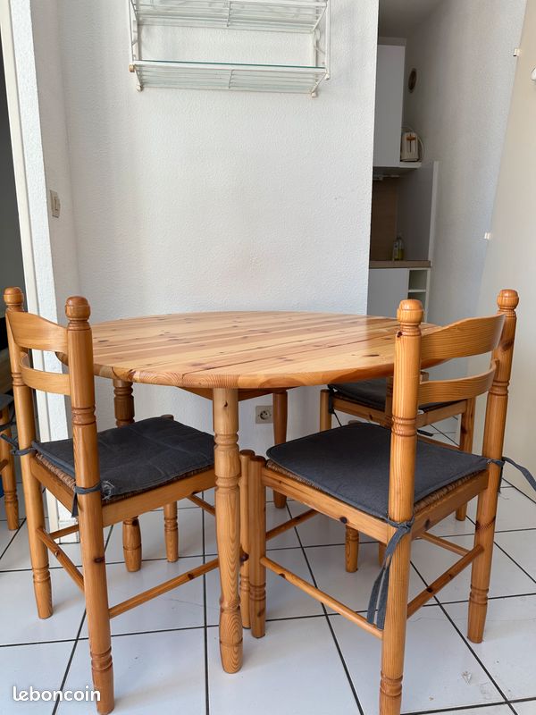 Table et chaises (image 1)