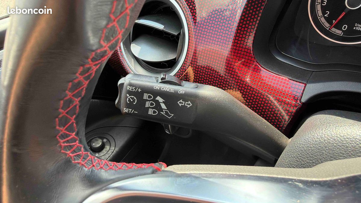 VOLKSWAGEN Up 1.0 115 BVM6 GTI (image 24)