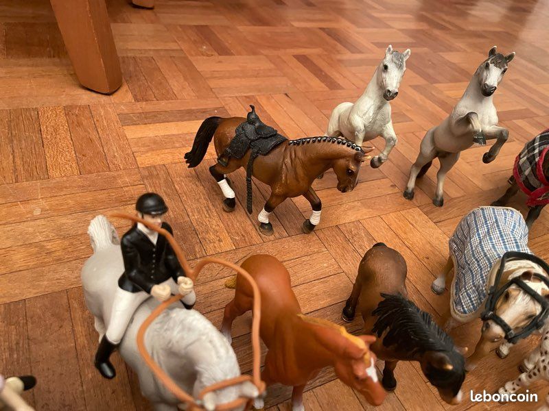 Lot de 18 chevaux avec personnages et accessoires, Schleich (image 9)